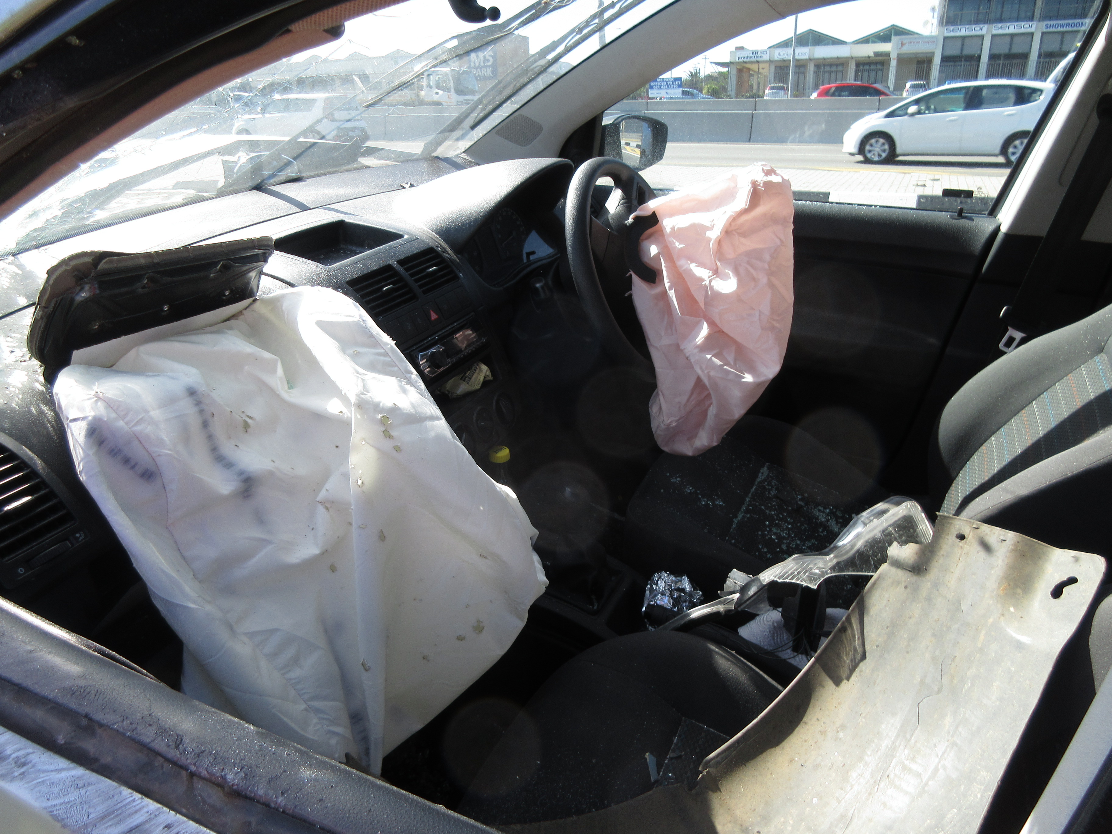 Unfallmechanismus: Airbags haben ausgelöst © Gabriel, 