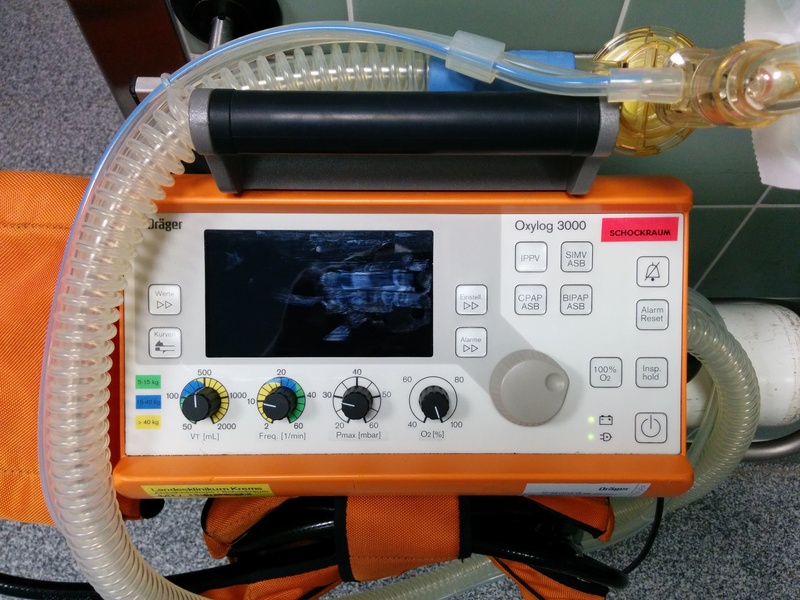 Der Dräger™ Oxylog™ 3000 ist ein Transportrespirator mit der Möglichkeit zur differenzierten Atemtherapie inklusive NIV. © Sebastian Gabriel, ℓ MfG