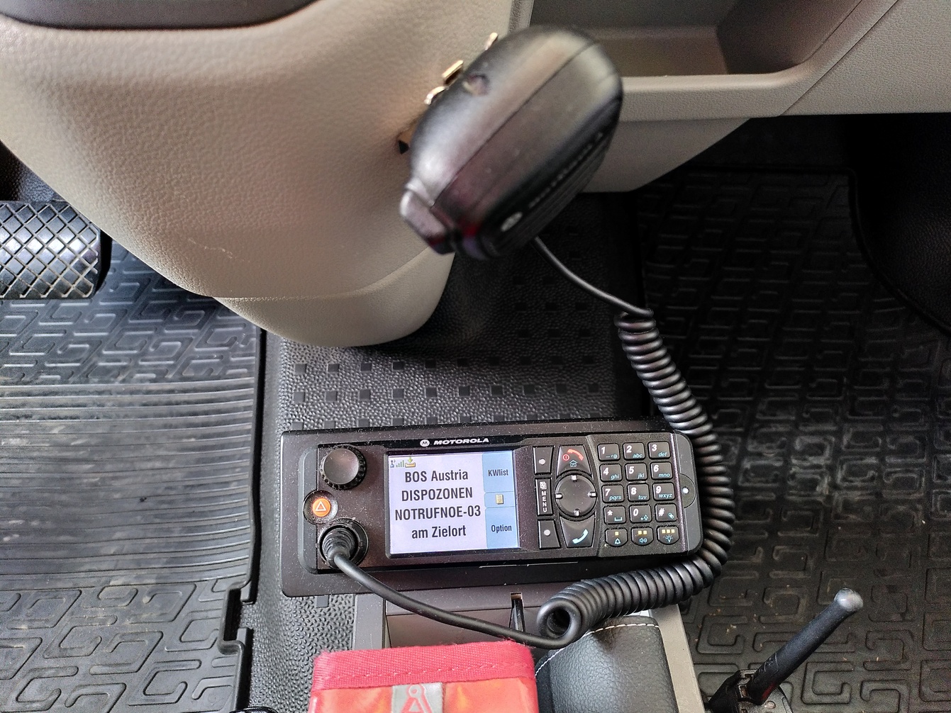 TETRA Fahrzeugfunkgerät