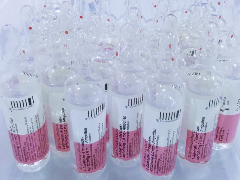 Während einer Reanimation kann viel Adrenalin verbraucht werden.