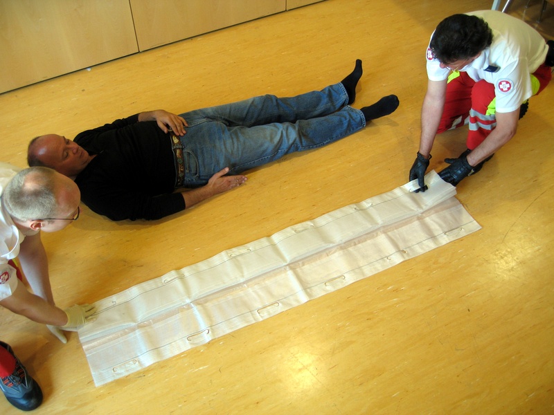 … die obere Hälfte nochmals Richtung Patient umschlagen…